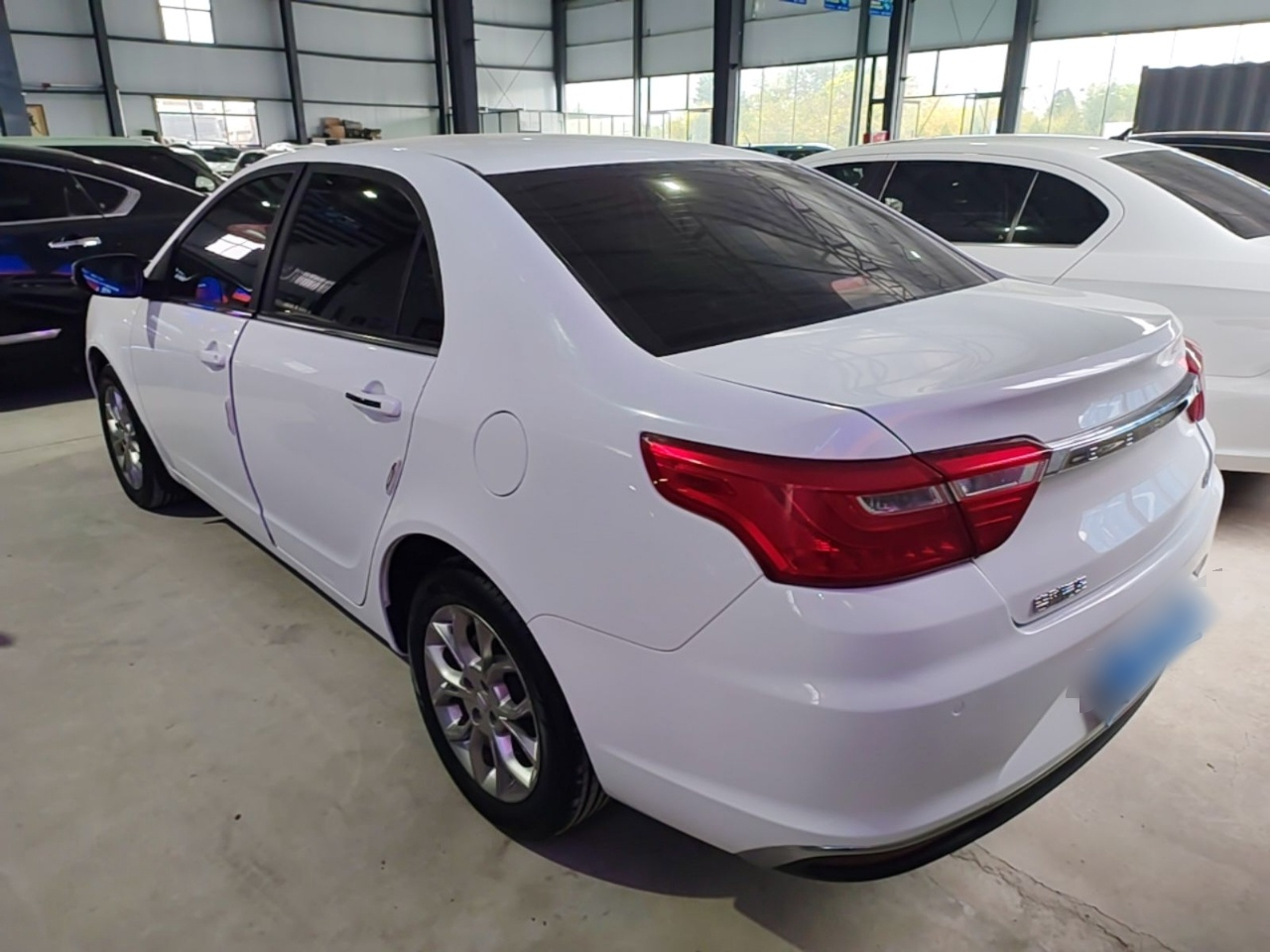 Vision 2018 1.5L AT photo 4