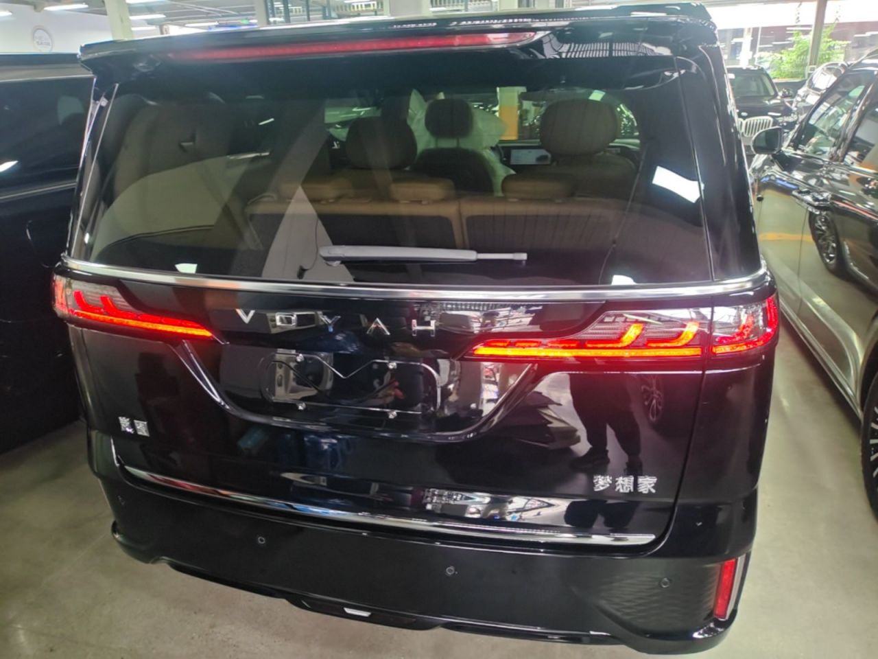 Voyah Dreamer 2024 PHEV Extended Range Flagship photo 5
