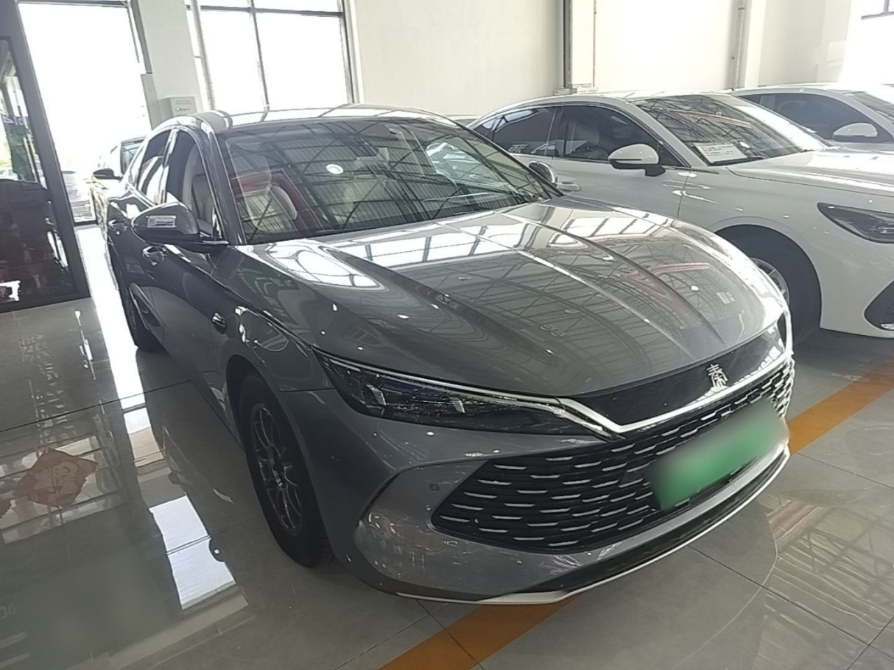 Qin L 2025 DM-i ADAS 80KM Leading photo 3