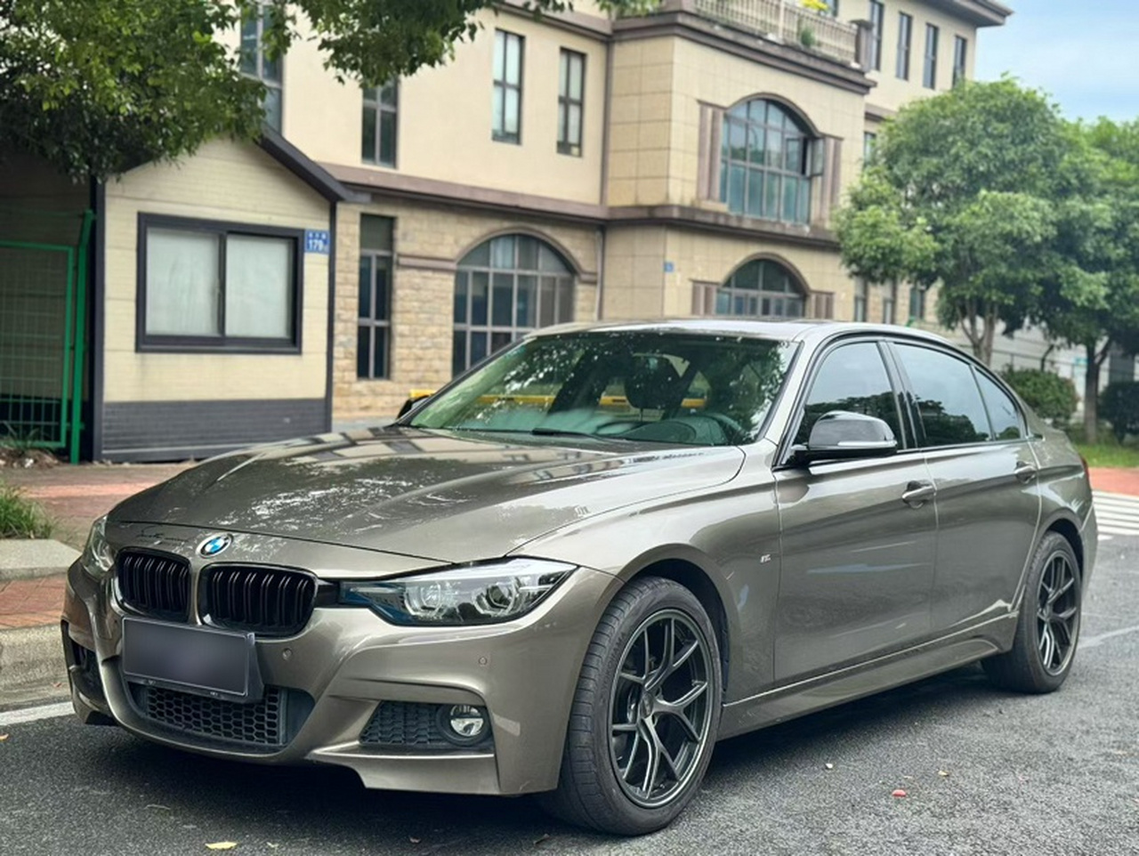 3 Series 2018 330Li M Sport