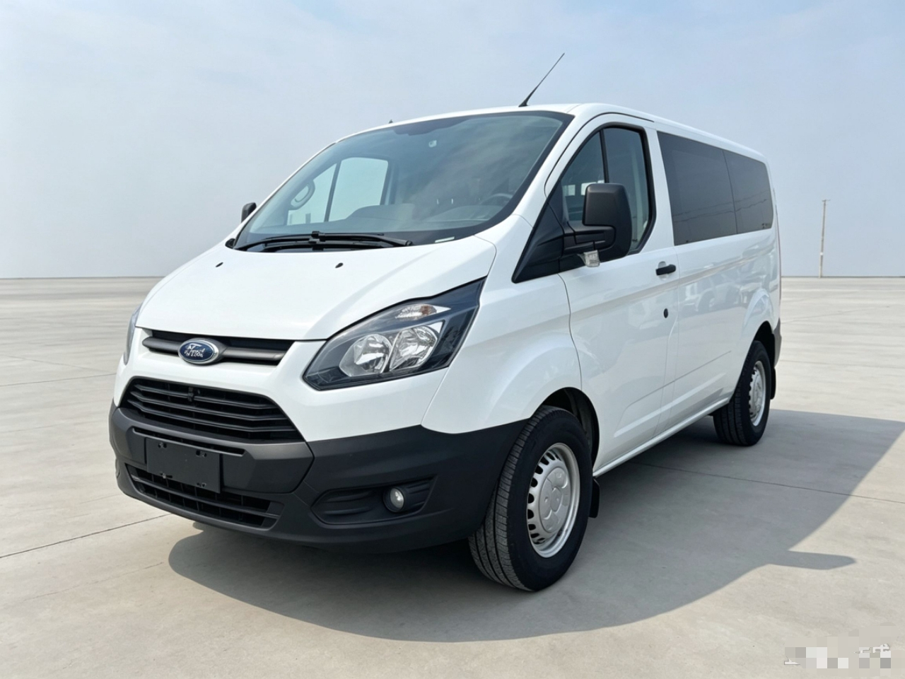 Transit 2019 2.0T Diesel Short Wheelbase 6-Seater China VI