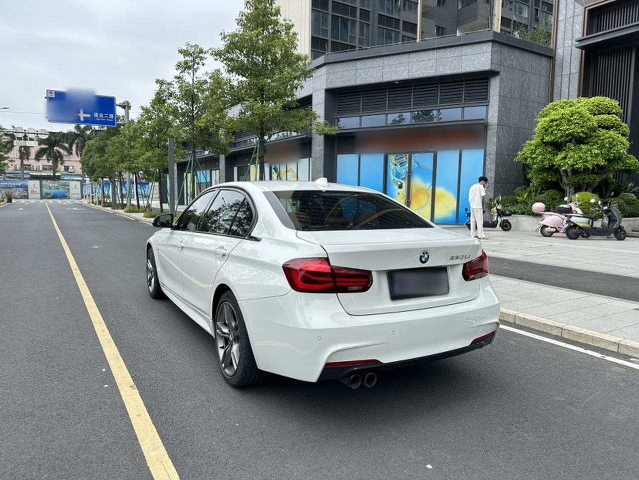 3 Series 2018 330Li M Sport photo 2