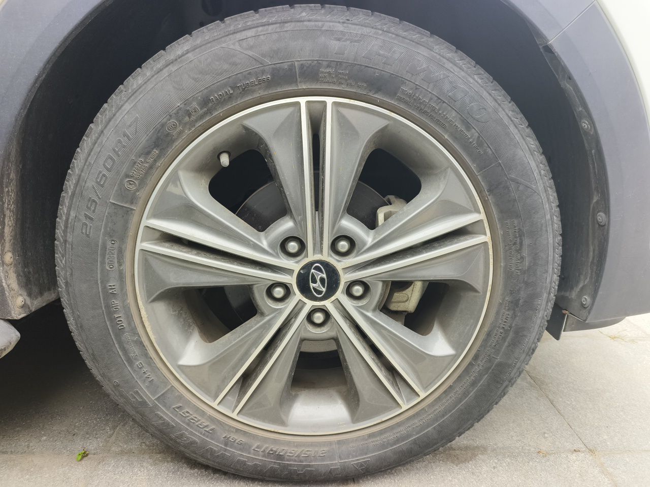 ix25 2015 1.6L AT RWD Premium DLX photo 2