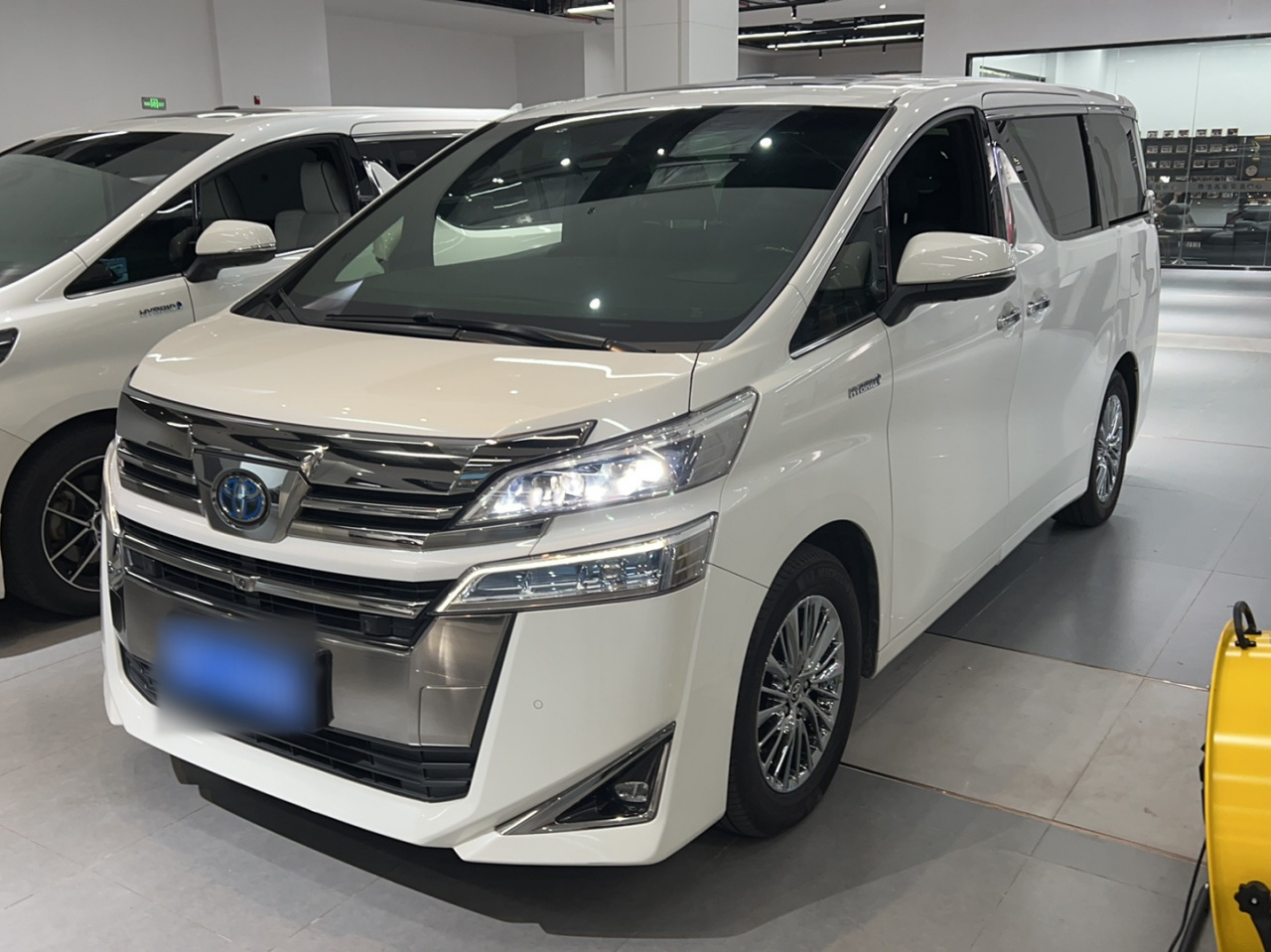2020 Hybrid 2.5L HV Premium