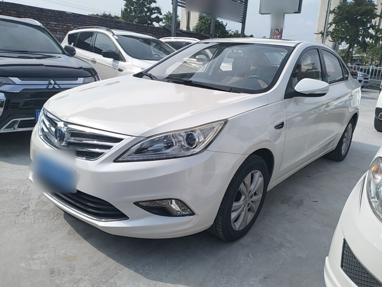 Eado 2014 1.6L MT Luxury