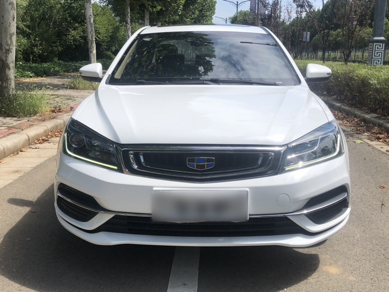 Emgrand 2018 1.5L MT photo 4