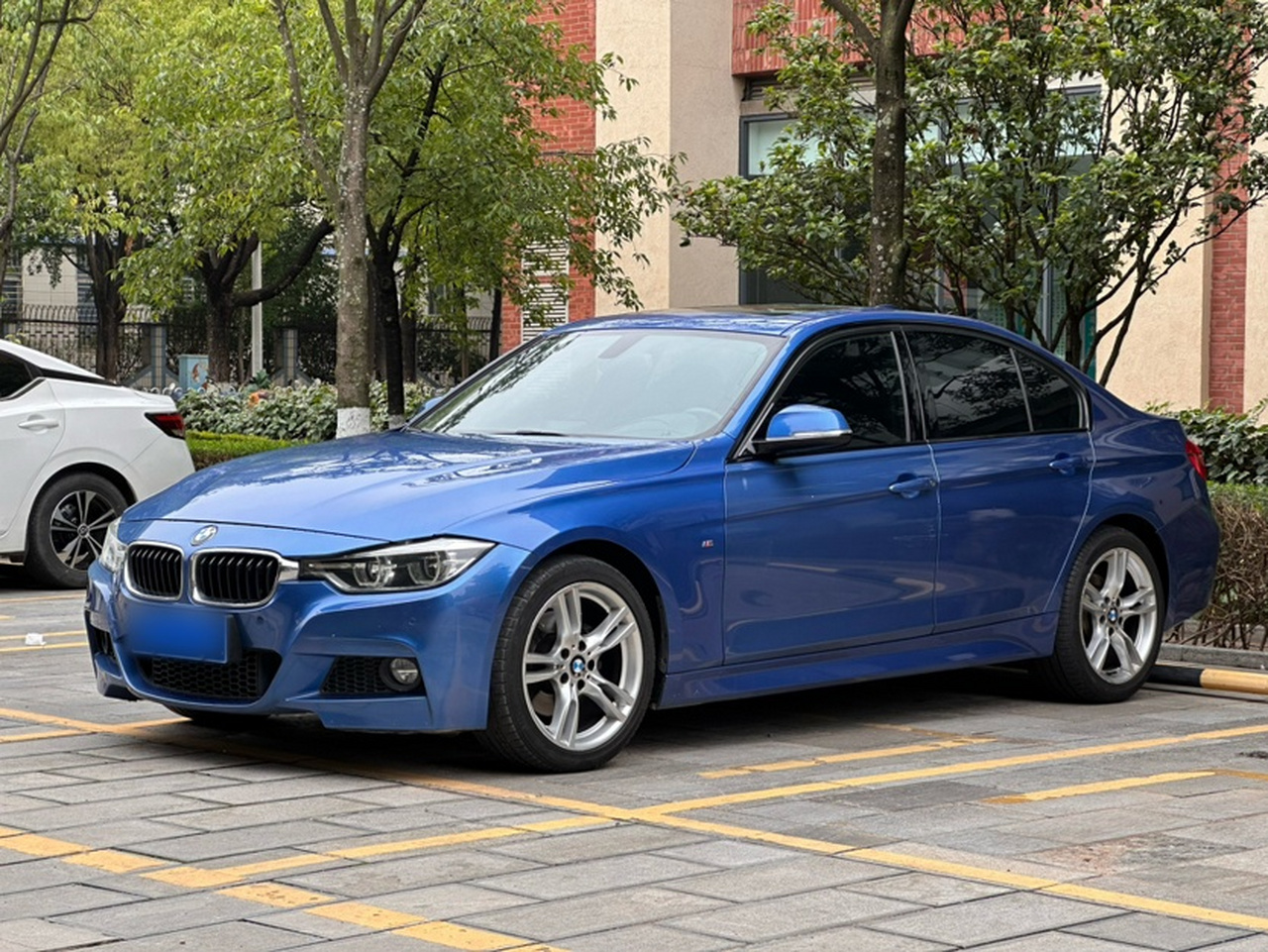 3 Series 2017 320i M Sport photo 3