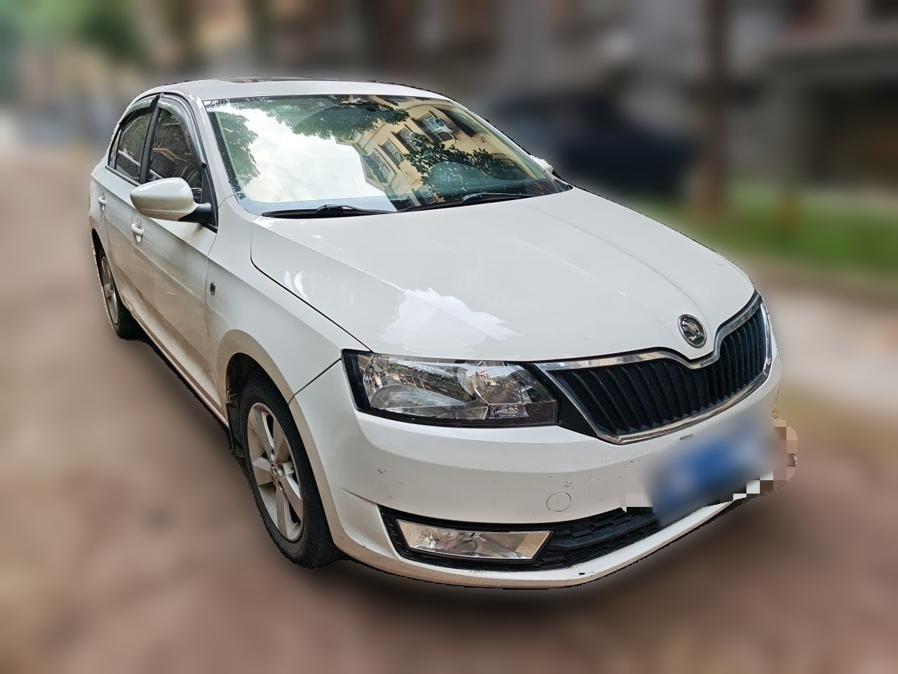 Rapid 2015 1.6L AT photo 3