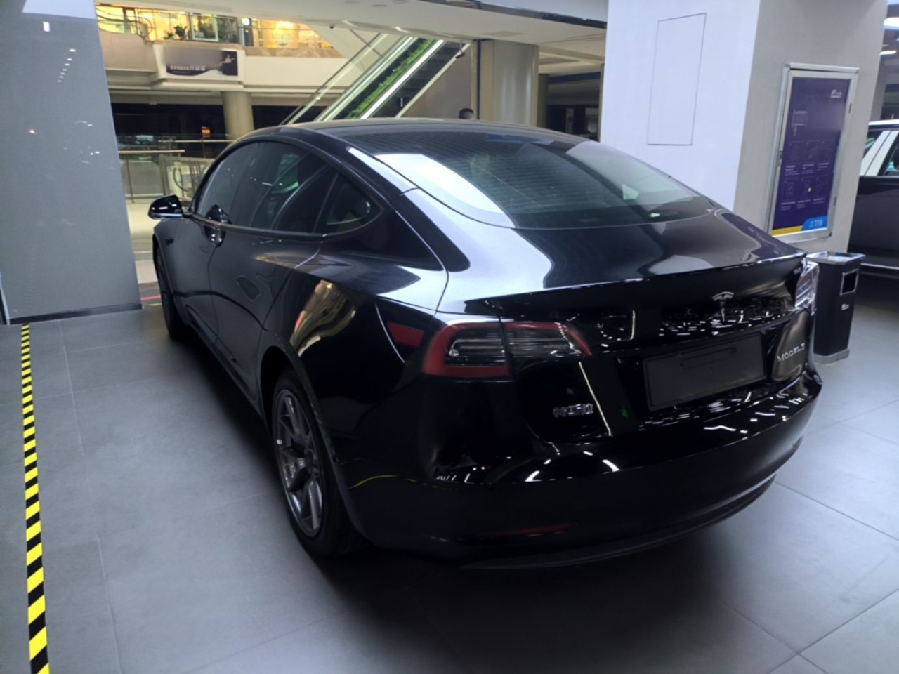 Model 3 2022 RWD photo 4