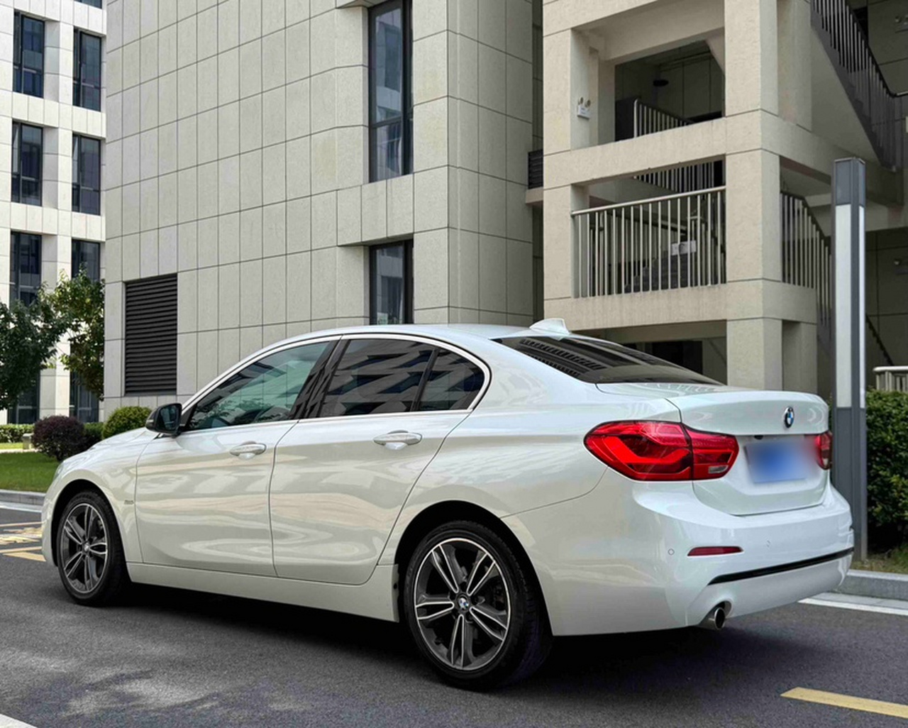 1 Series 2018 118i Sport photo 3