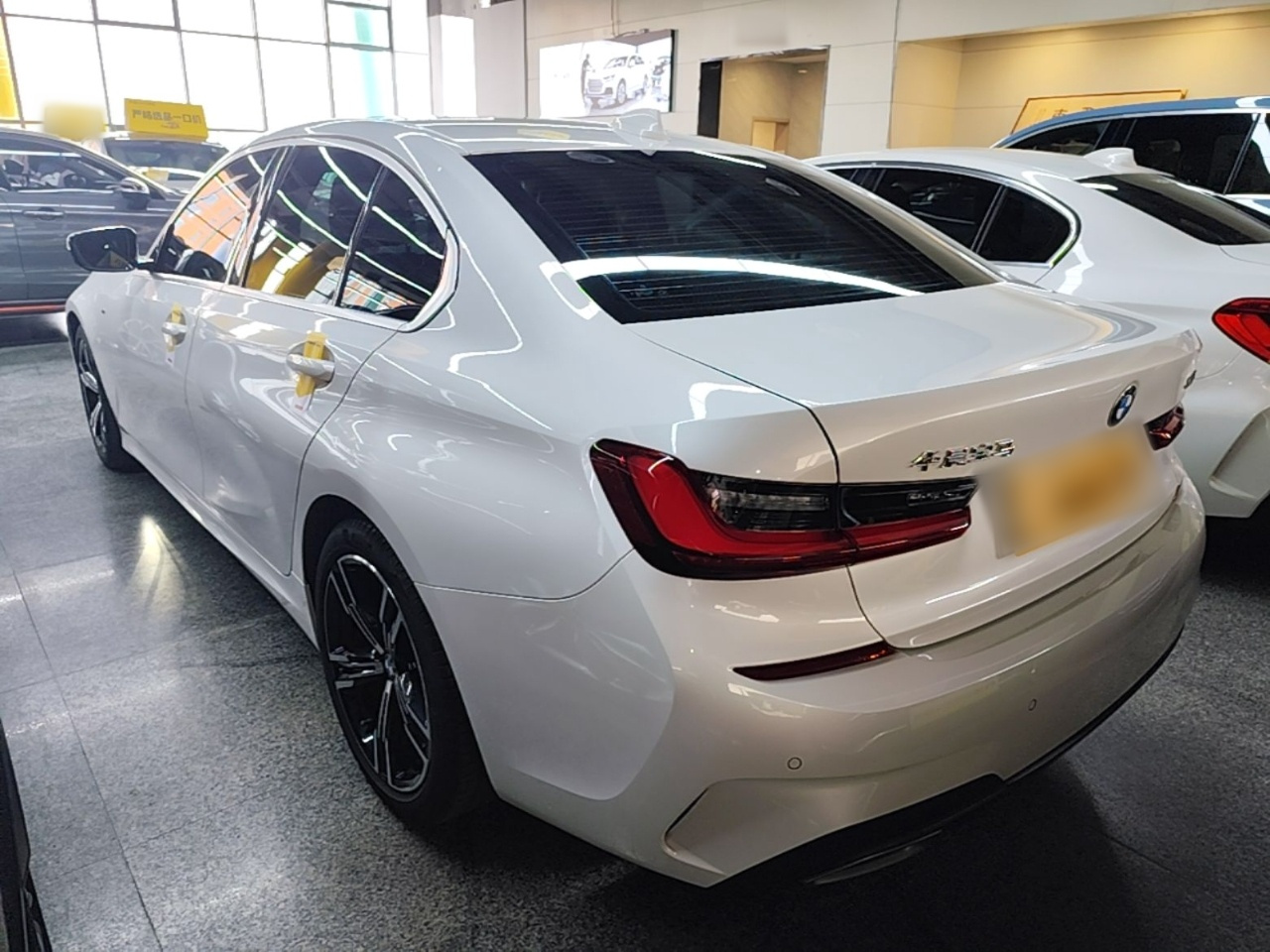 3 Series 2022 325i M Sport Package photo 4