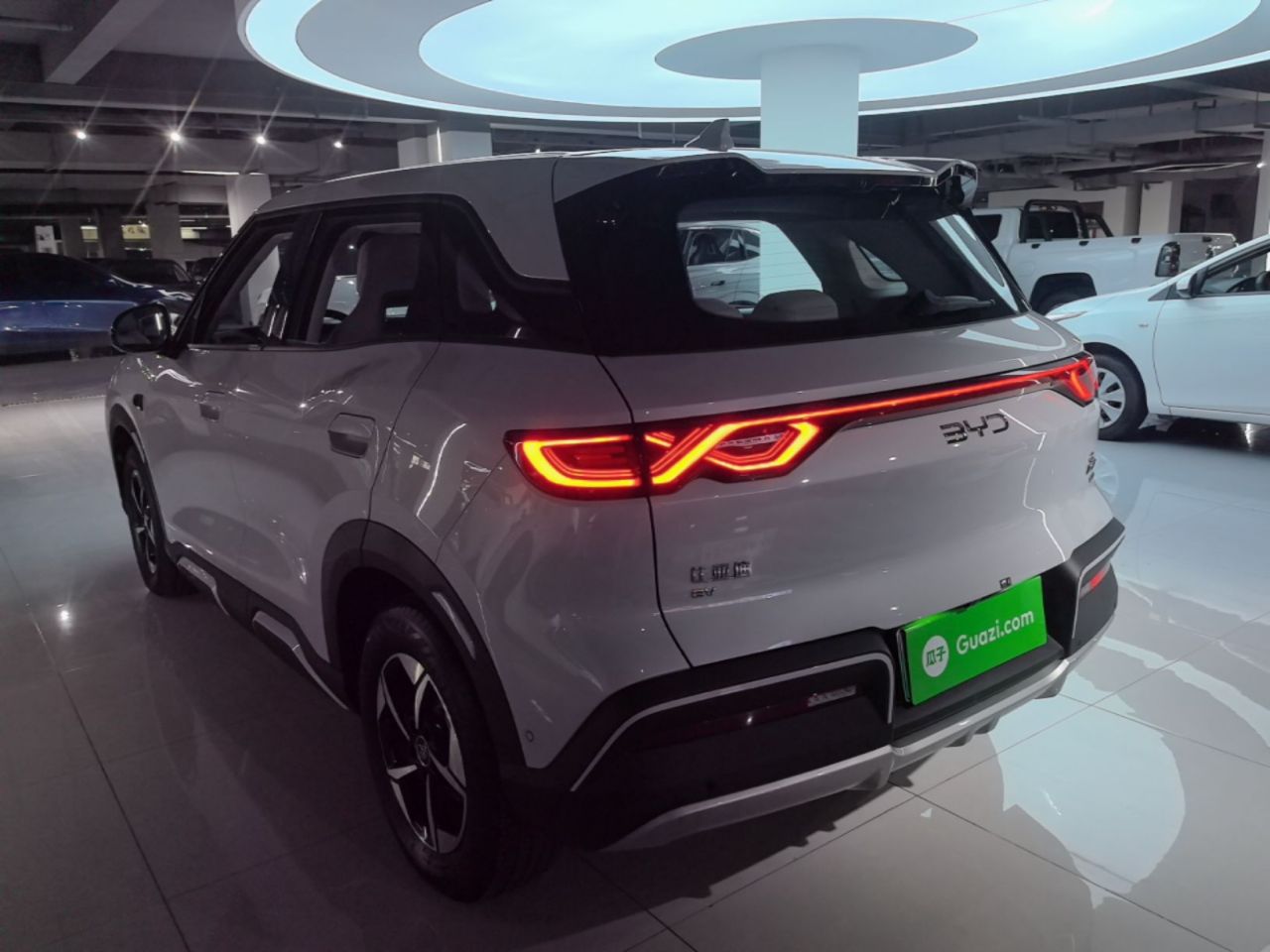 Yuan UP 2025 ADAS 401KM Leading photo 4