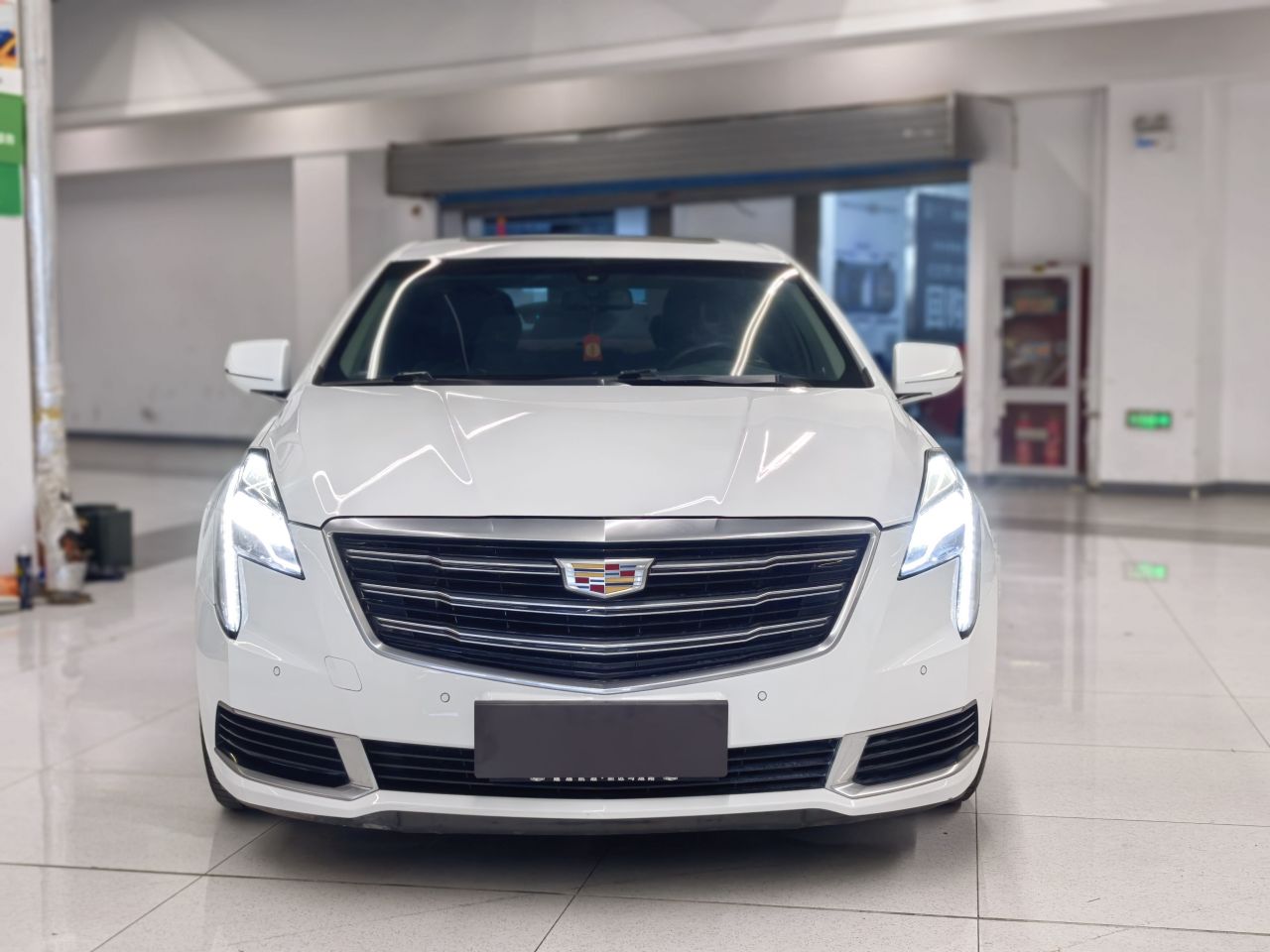 XTS 2018 28T Tech photo 2