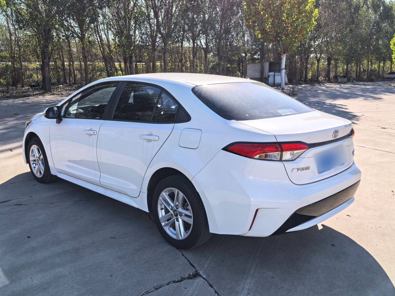 Levin 2022 185T CVT Luxury photo 3