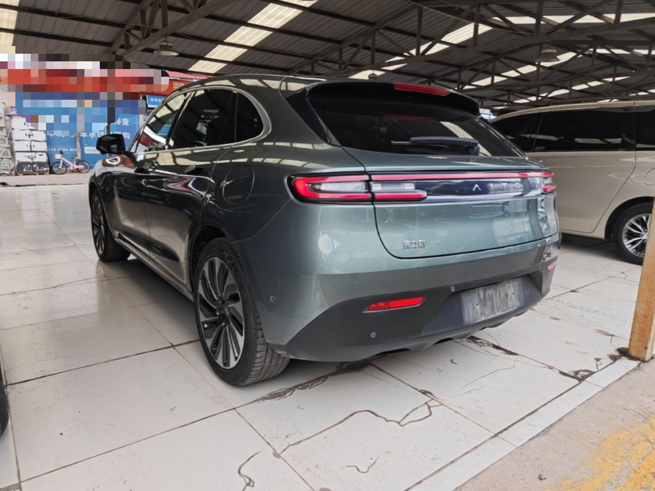 HIMA AITO M5 2022 EREV AWD photo 4