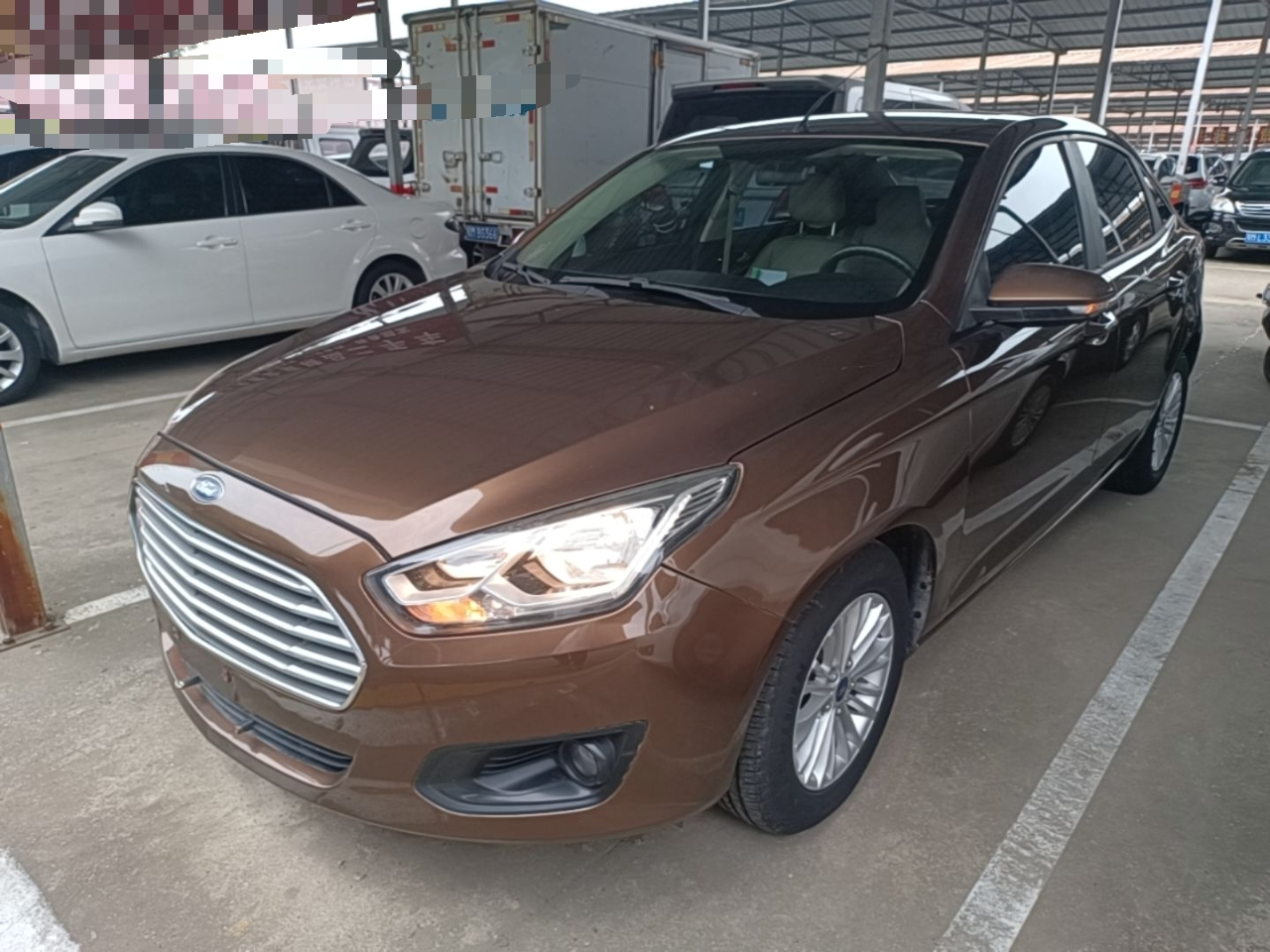 Escort 2015 1.5L AT Comfort
