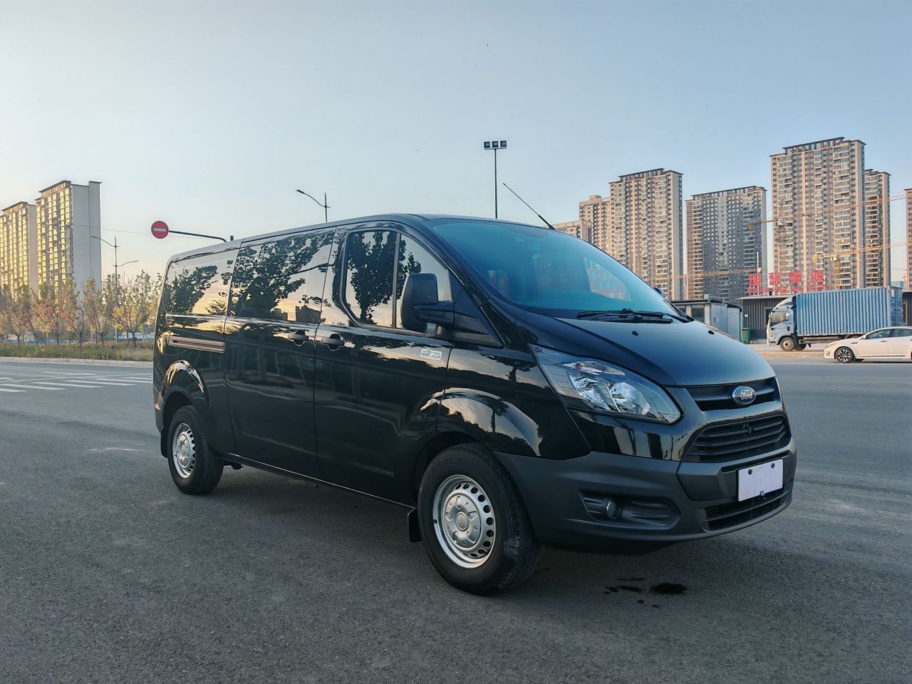 Transit 2020 2.0T Diesel Medium Wheelbase China VI photo 3