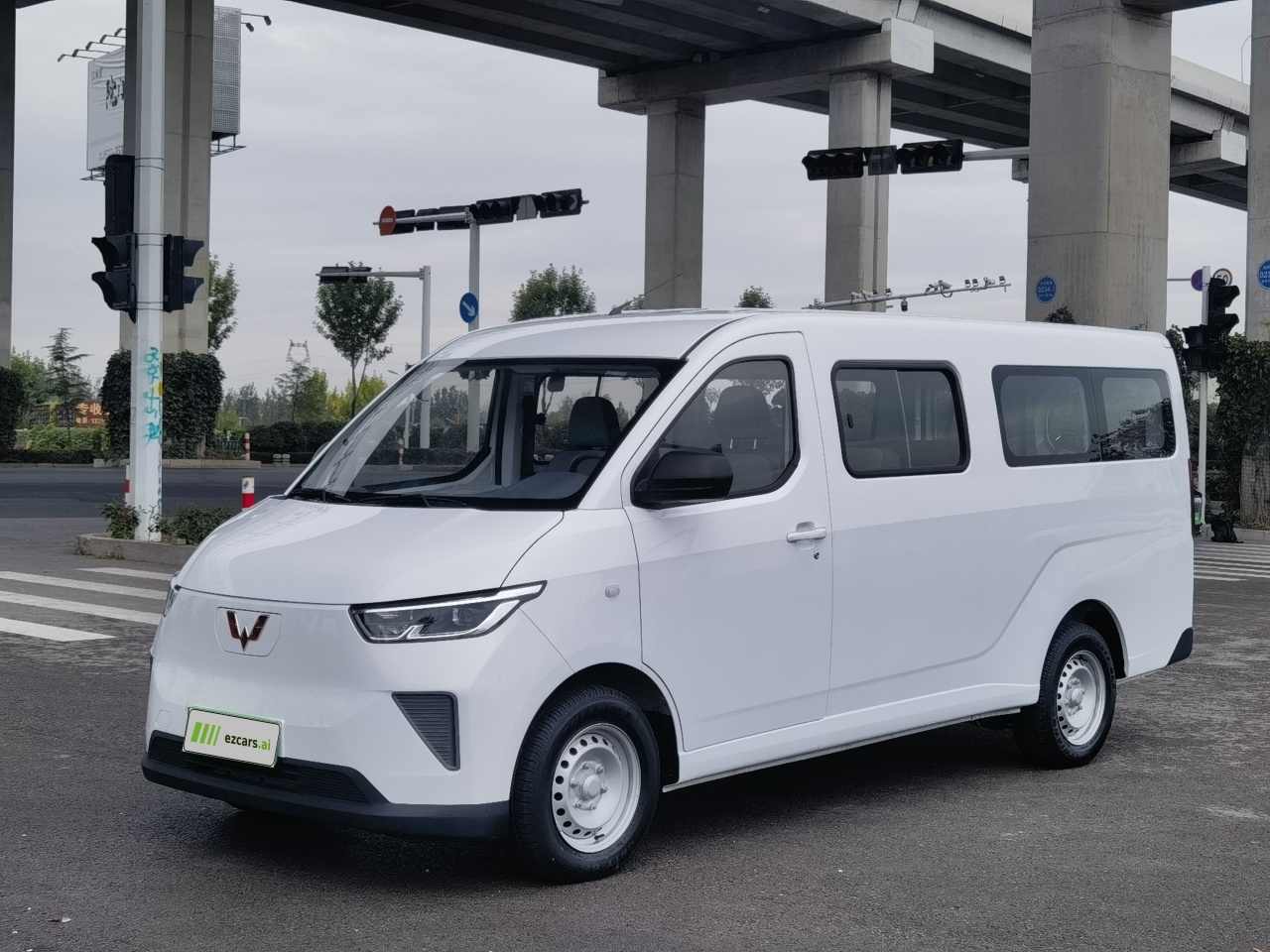 Wuling 2024 300km Comfort Bus 60kW