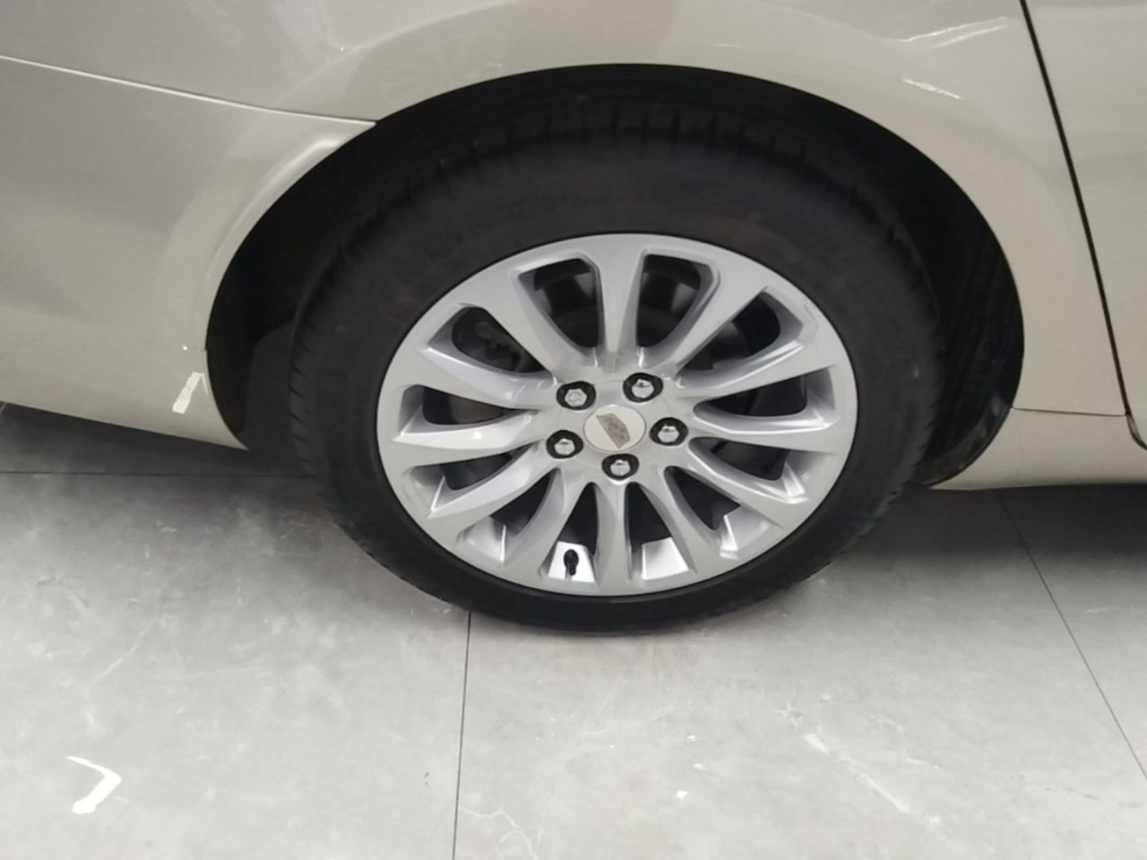 XTS 2018 28T Tech photo 5