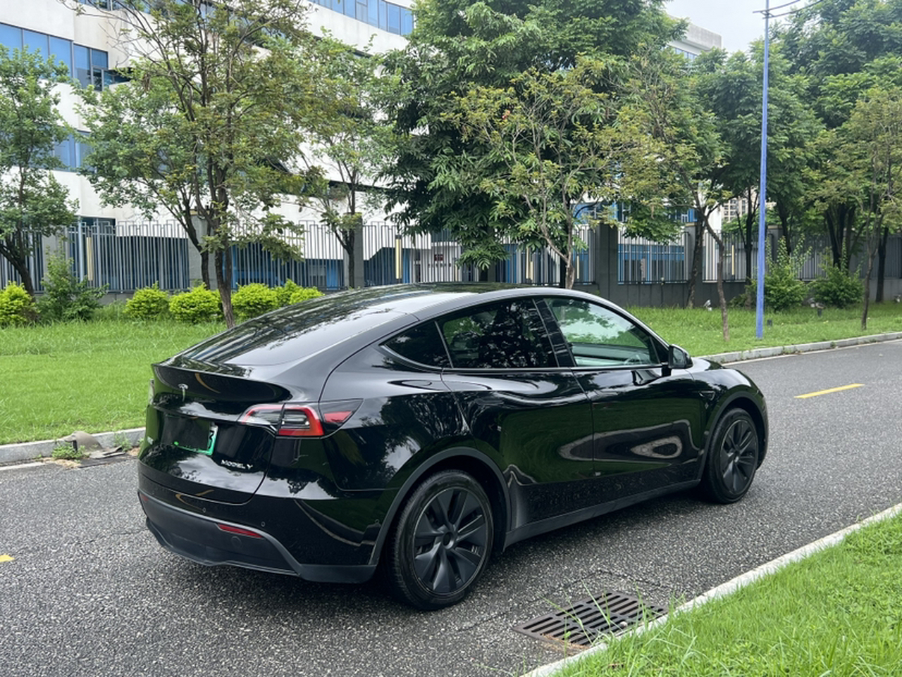 Model Y 2023 RWD photo 3