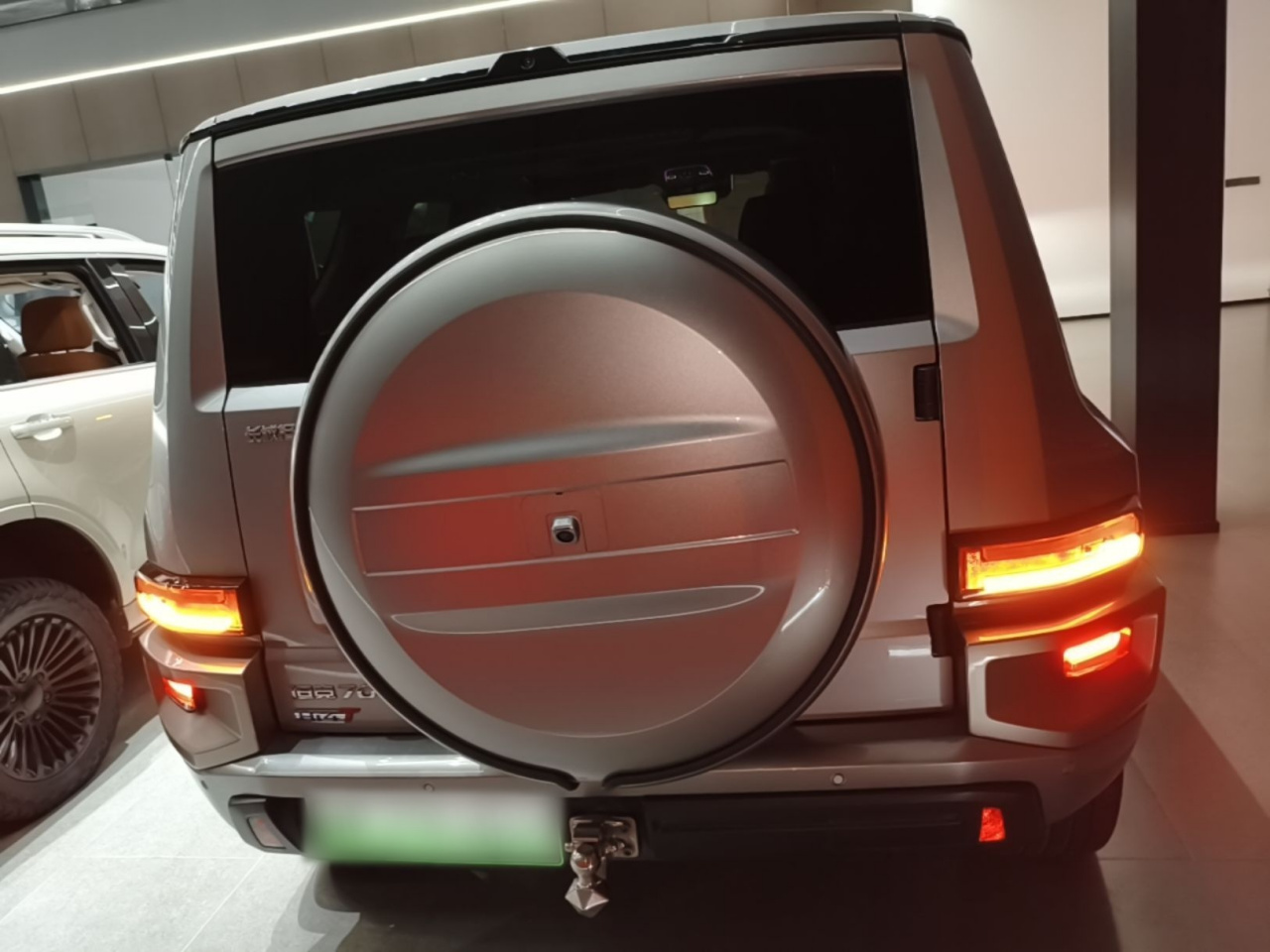 700 EV 2024 Hi4-T photo 3