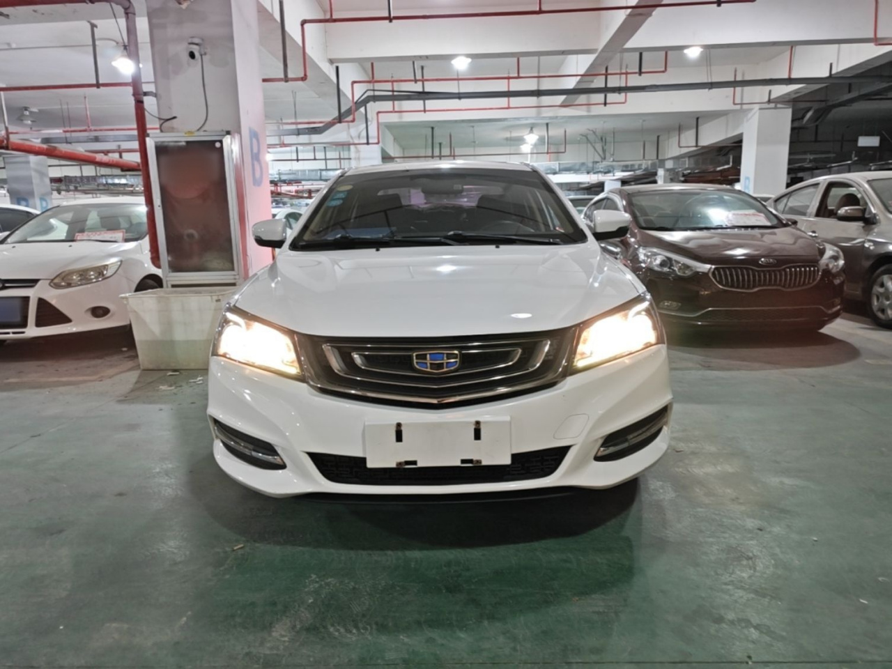 Emgrand 2017 Sedan 1.3T CVT Premium photo 2