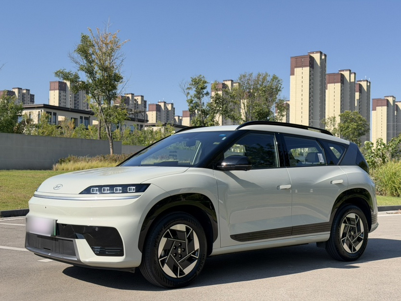 EO 2025 RWD TECH 64.2kWh