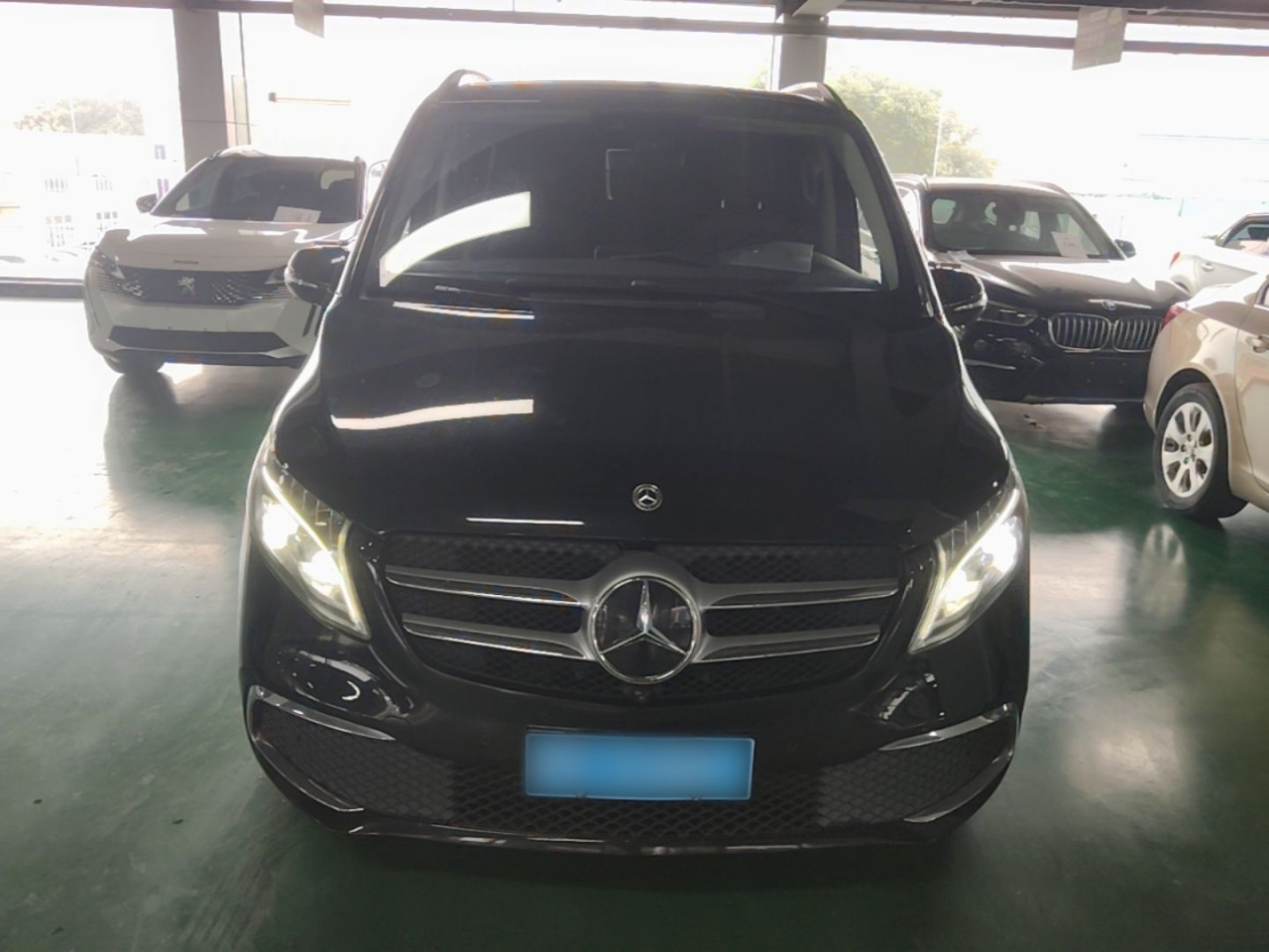 V-Class 2022 V 260 L Long Wheelbase Premium photo 2