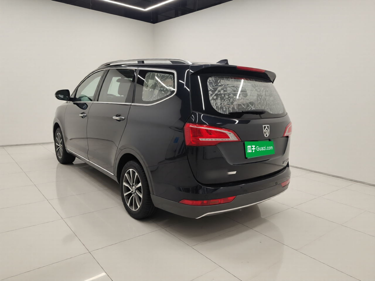 730 2017 1.8L iAMT Luxury 7-Seater photo 3