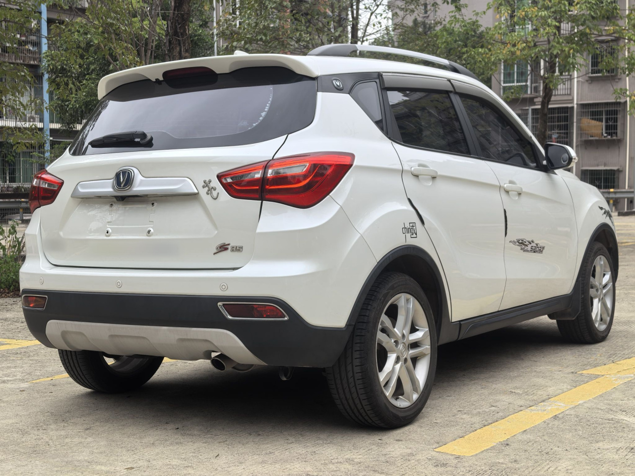 CS35 2017 1.6L MT Luxury photo 4