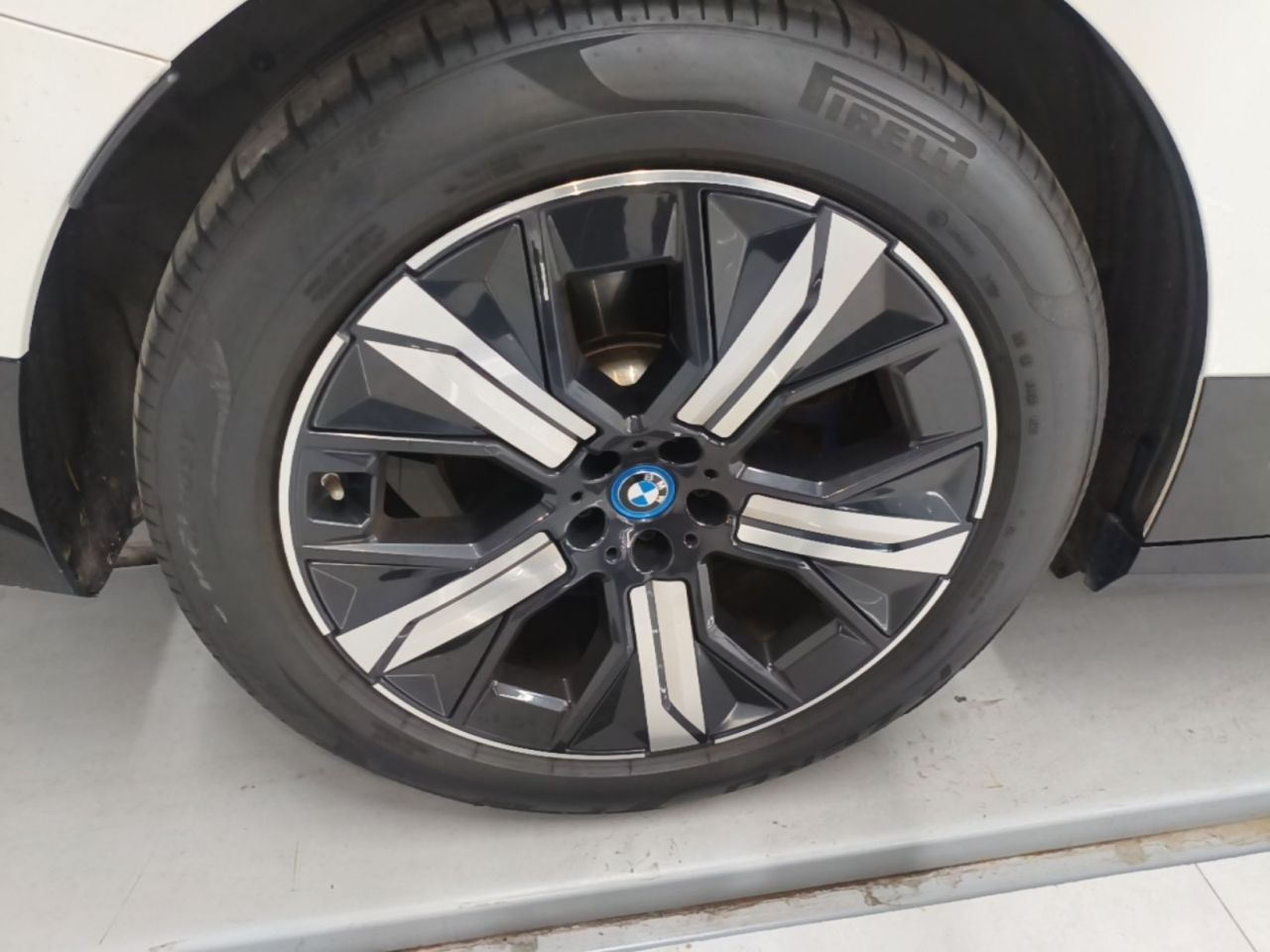 iX 2022 xDrive40 photo 3