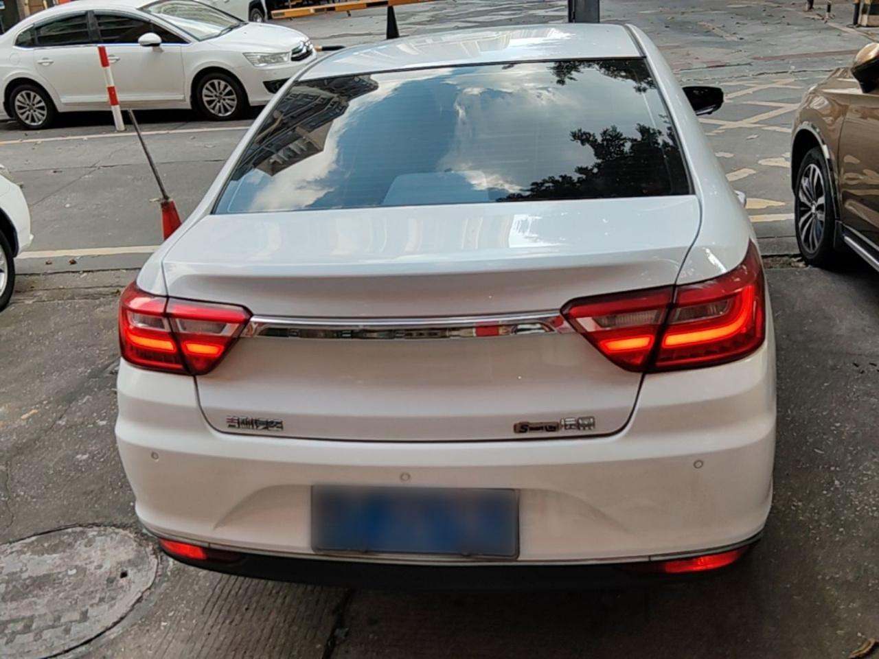 Vision 2018 1.5L AT Premium photo 5