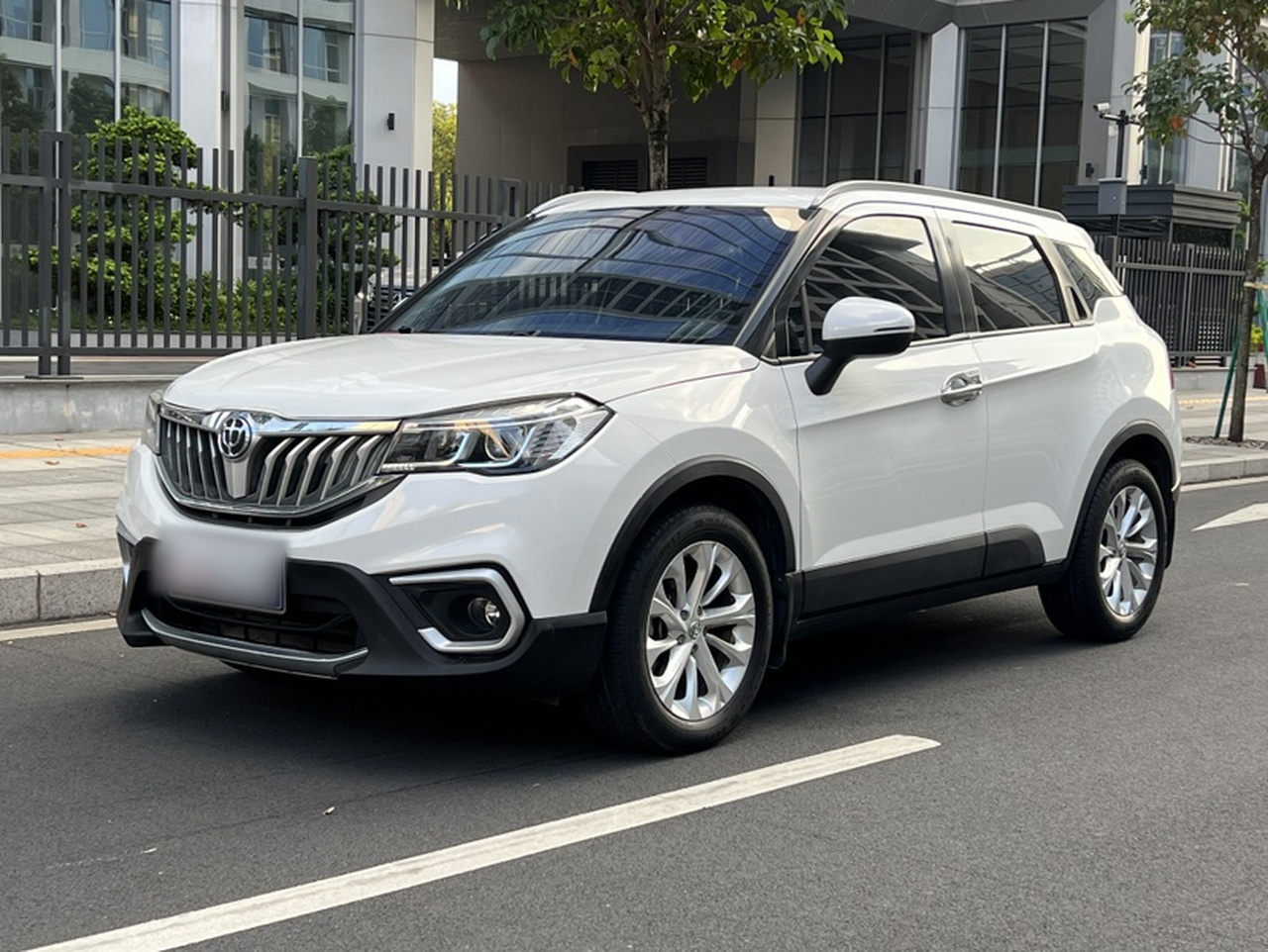 Zhonghua V3 2017 1.5L AT Elite