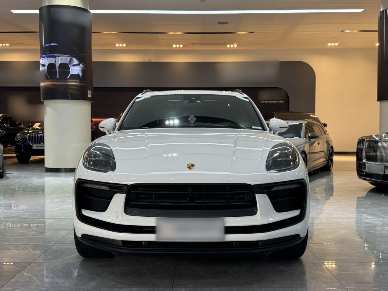 2024 Macan 2.0T photo 2