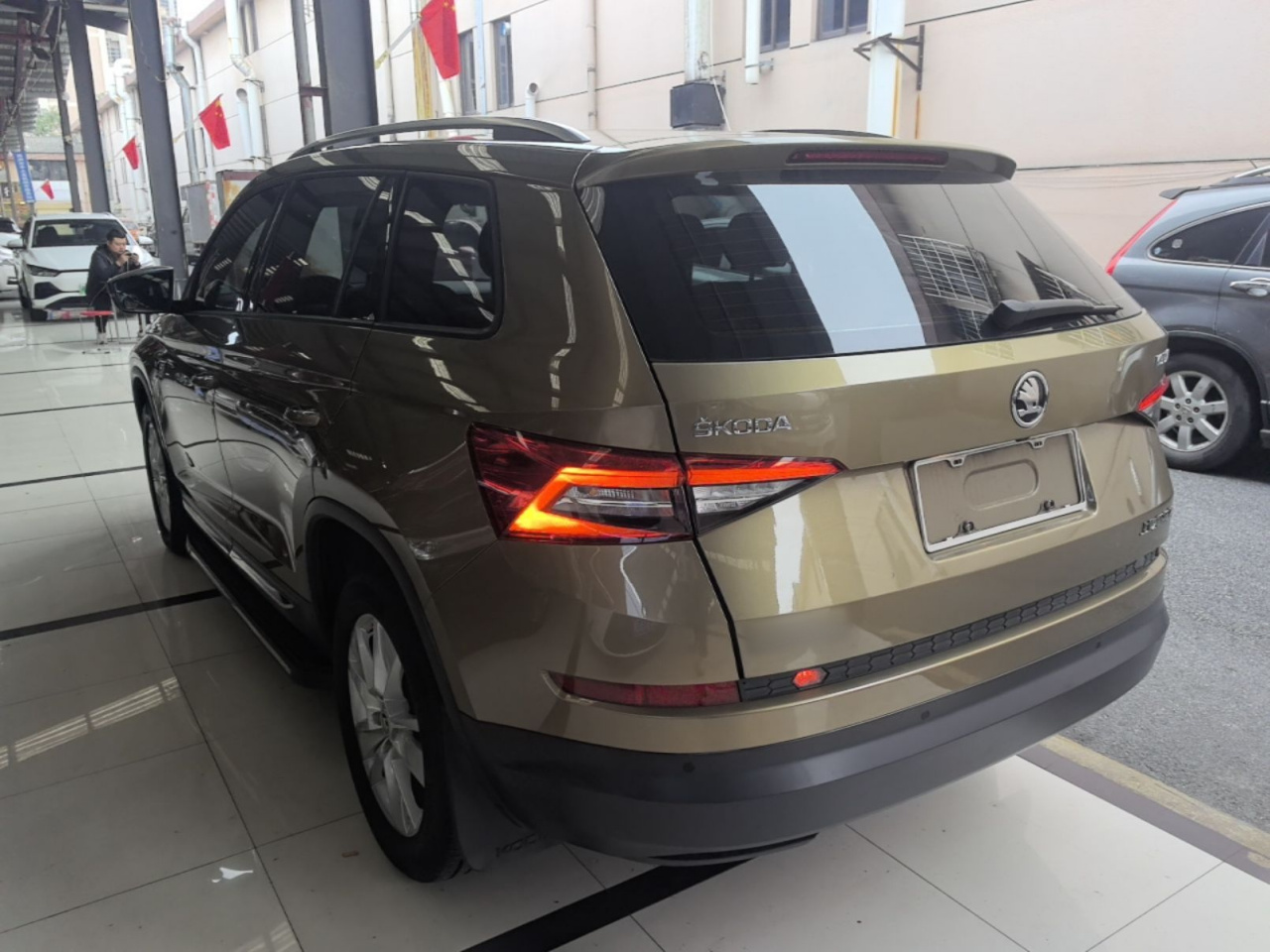 Kodiaq 2017 TSI330 5-Seater RWD Luxury photo 4