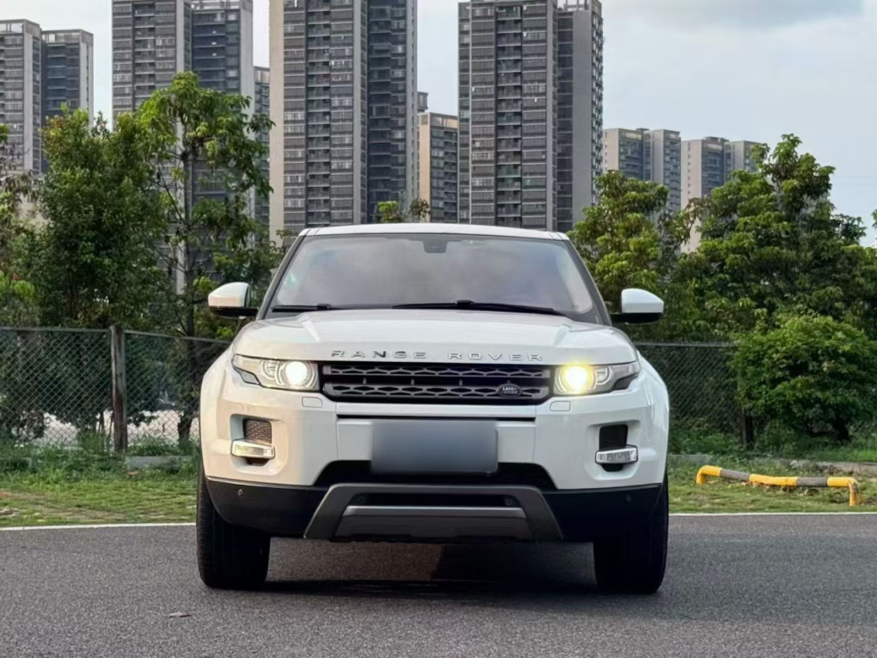Range Rover Evoque 2015 2.0T 5-Door photo 4