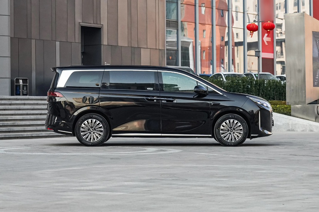 2025 DM-i 1.5T 180km Excellence photo 4