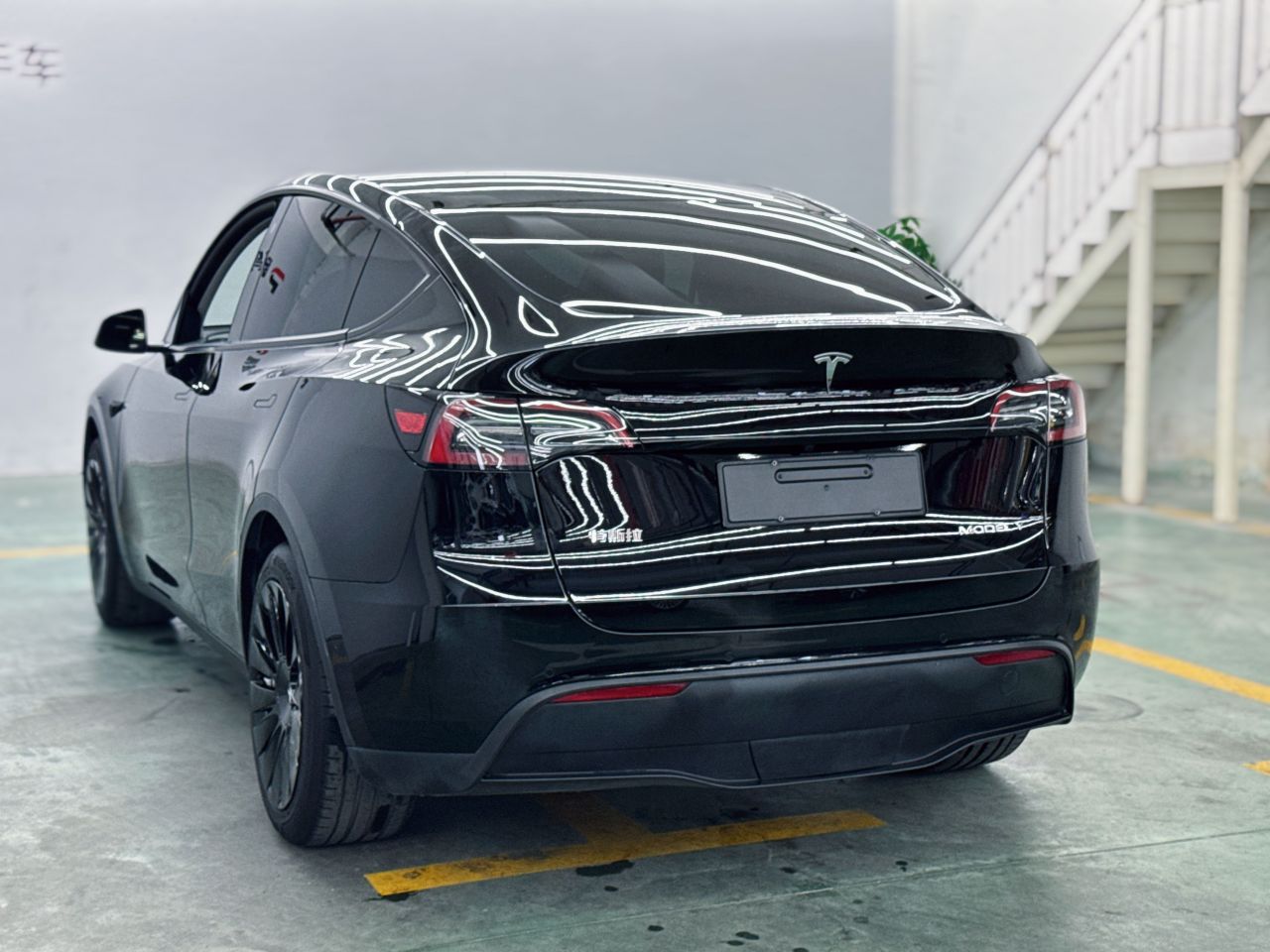 Model Y 2021 Standard Range RWD photo 2