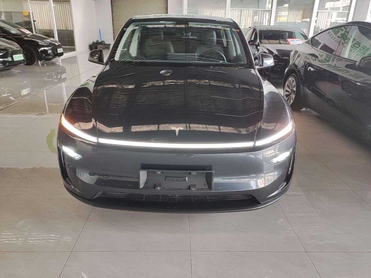Model Y 2025 RWD Launch Edition photo 2