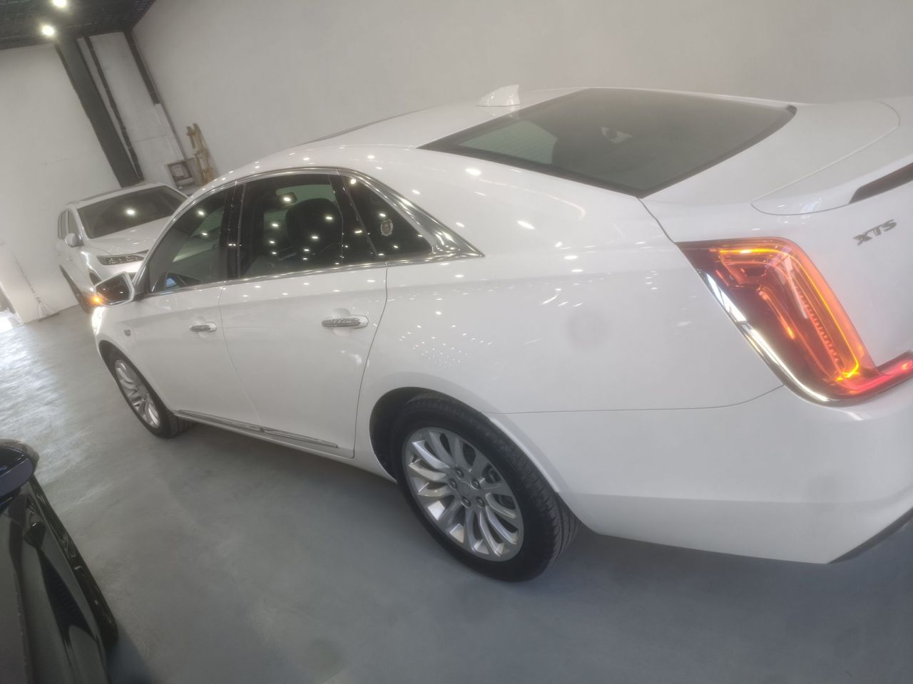 XTS 2018 28T Tech photo 4