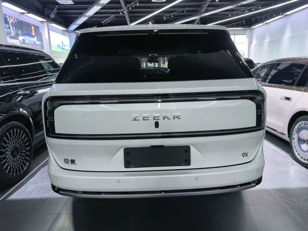 9X 2025 Hyper 70kWh 6-Seater photo 5