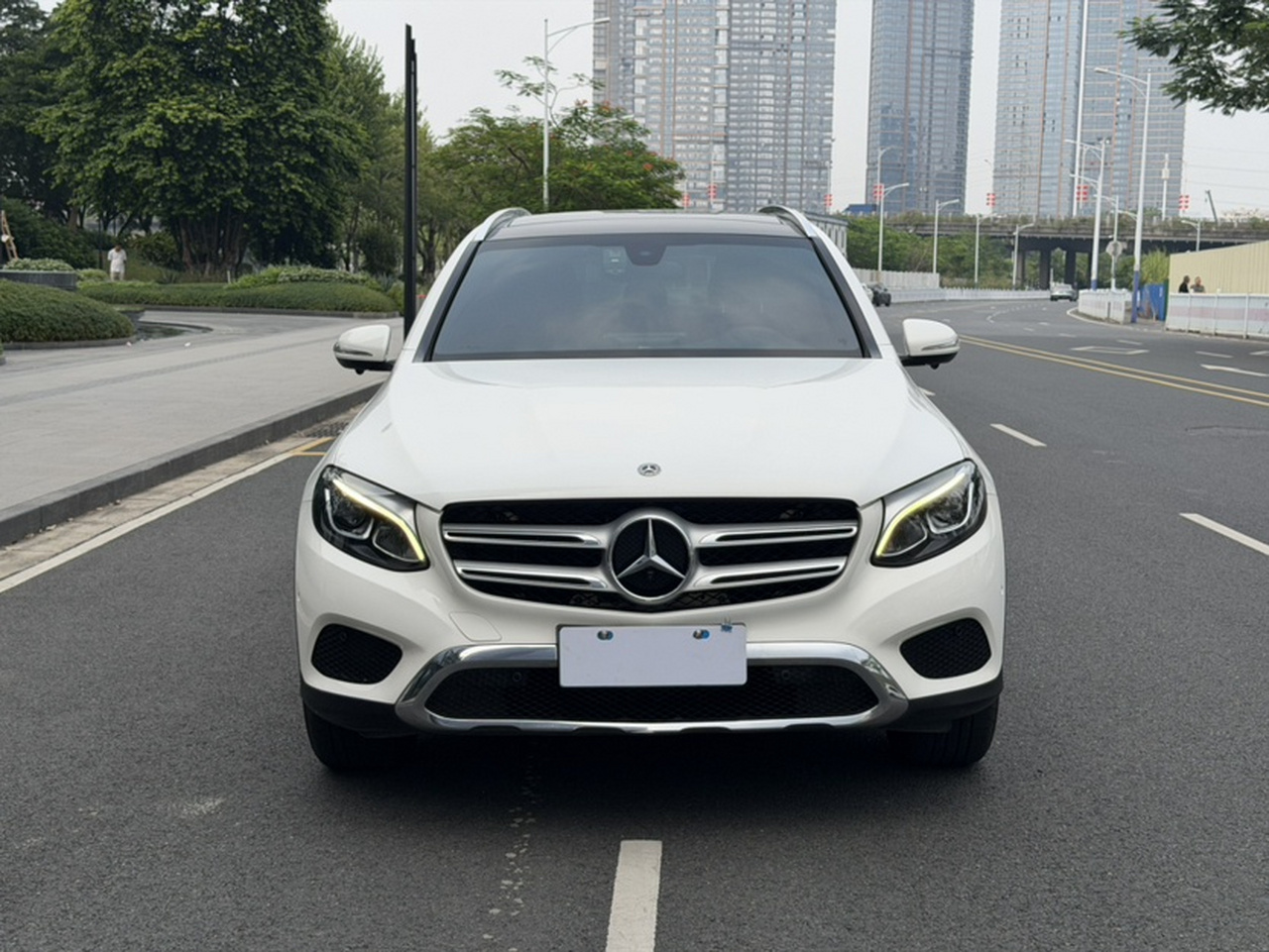 GLC 2018 GLC 200 4MATIC photo 4