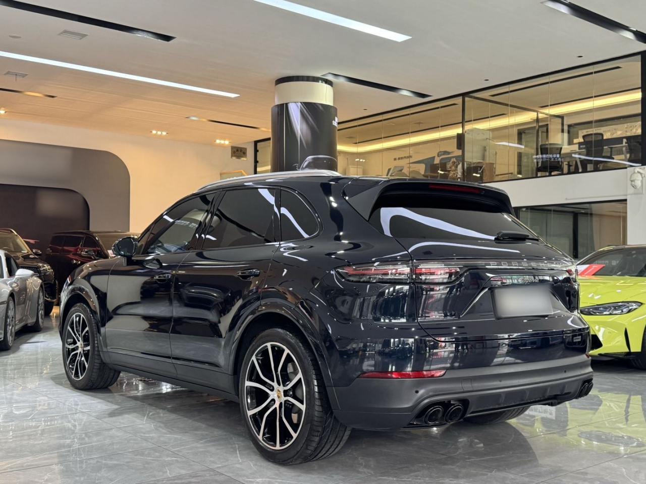 2023 Cayenne 3.0T Platinum photo 3