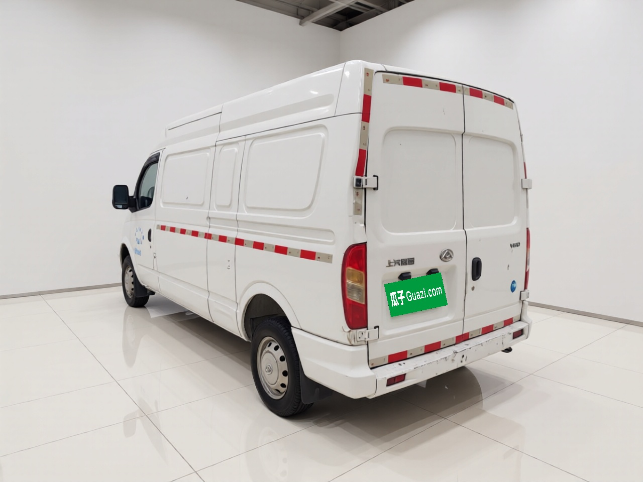 MAXUS V80 2021 2.0T MT Classic Long Wheelbase 3-Seater photo 4