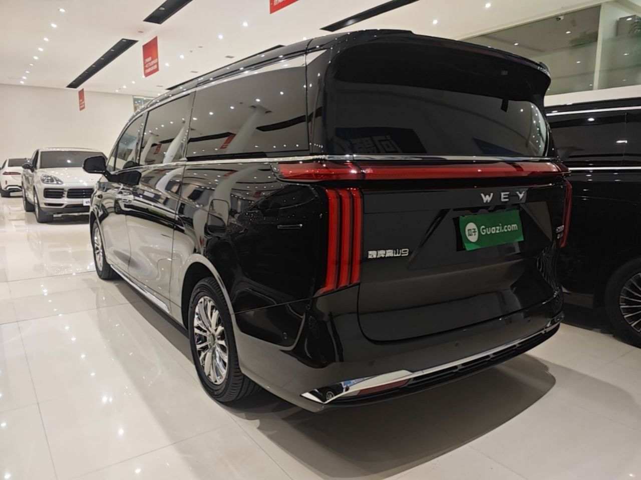 2025 AWD 9 photo 4