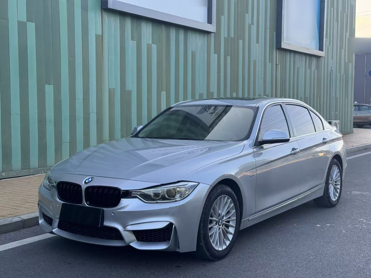 3 Series 2013 328Li Luxury Design Package