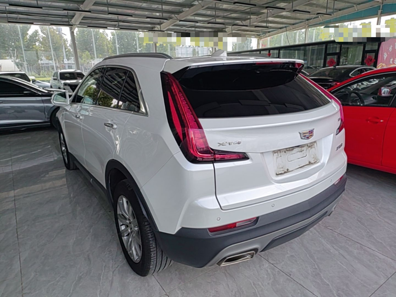 XT4 2018 28T RWD Leading photo 4