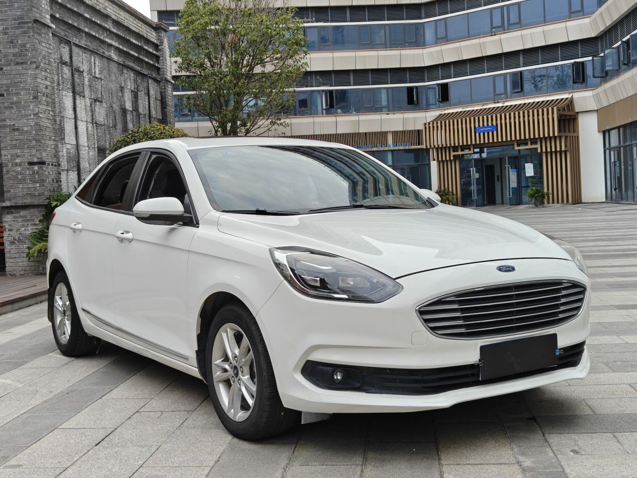 Escort 2019 Facelift 1.5L AT China VI photo 3