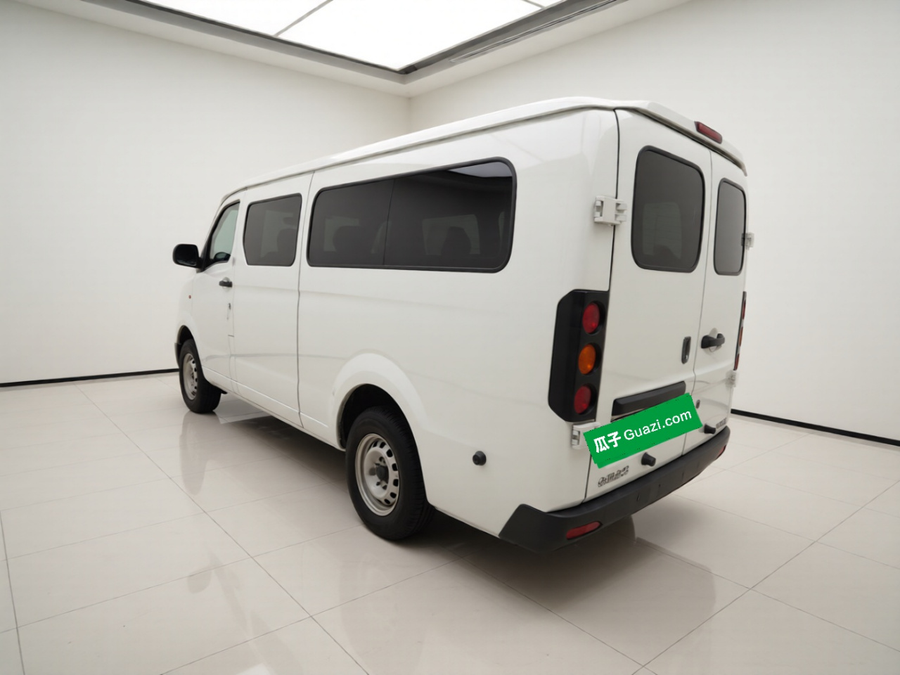 Jinbei E6 2026 Standard 6-Seater photo 4