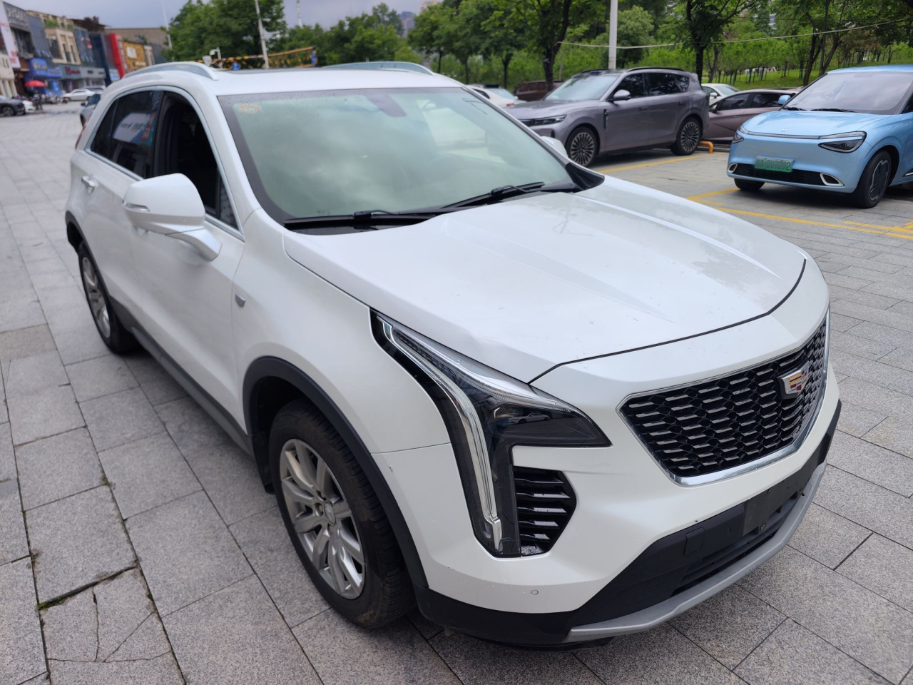 XT4 2018 28T RWD Leading photo 4
